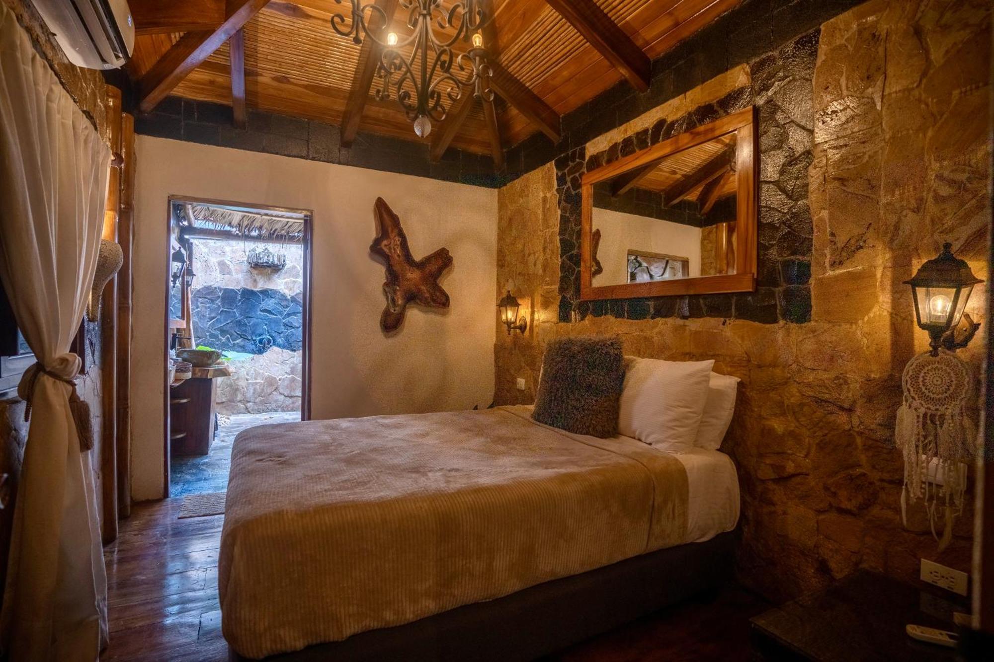 Ocho Artisan Bungalows (Adults Only) Tamarindo Dış mekan fotoğraf
